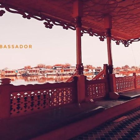 Отель Houseboat Ambassador Сринагар Экстерьер фото