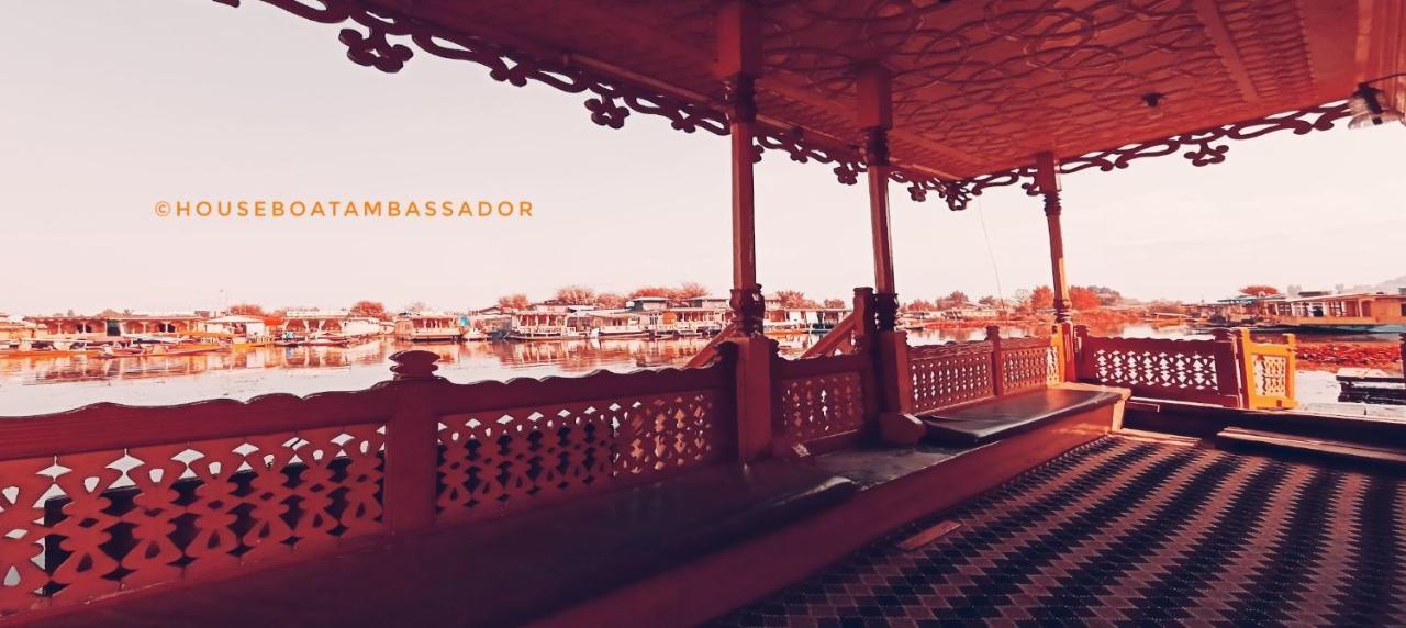 Отель Houseboat Ambassador Сринагар Экстерьер фото