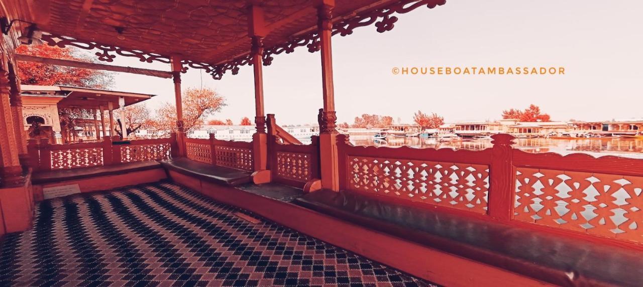 Отель Houseboat Ambassador Сринагар Экстерьер фото