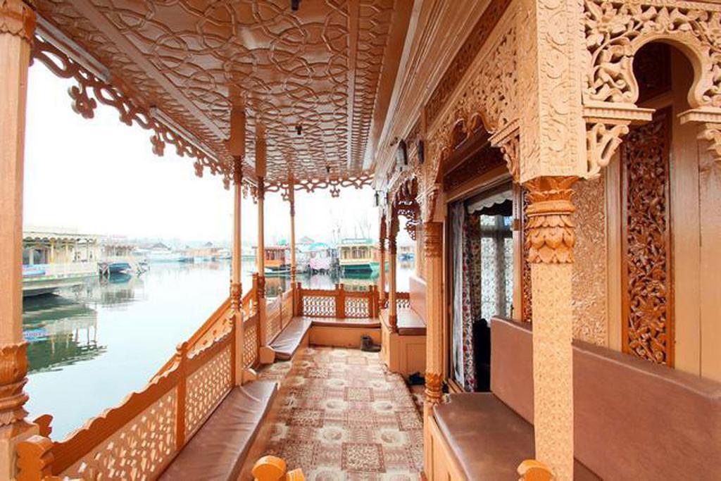 Отель Houseboat Ambassador Сринагар Номер фото